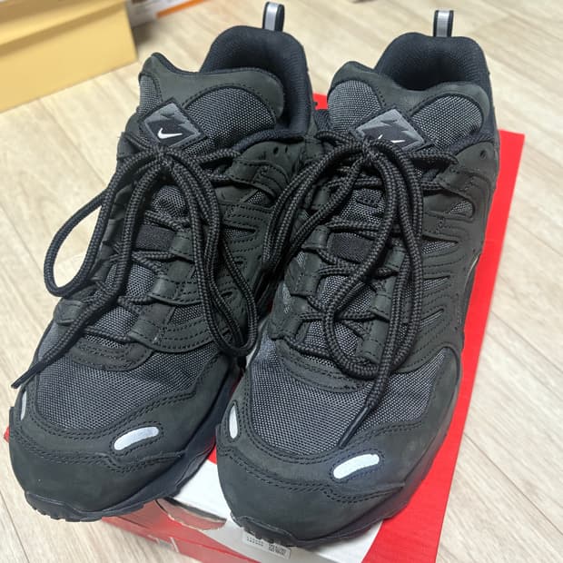 나이키 에어테라 휴마라 285