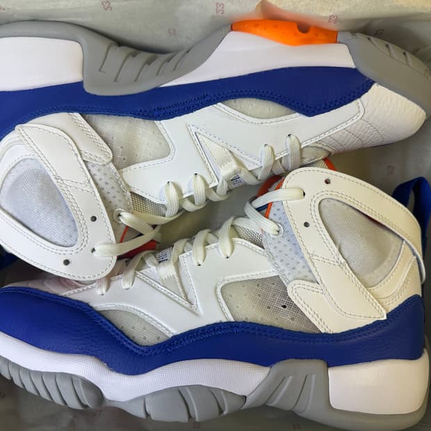 조던 점프맨 투 트레이 화이트 하이퍼 로얄 