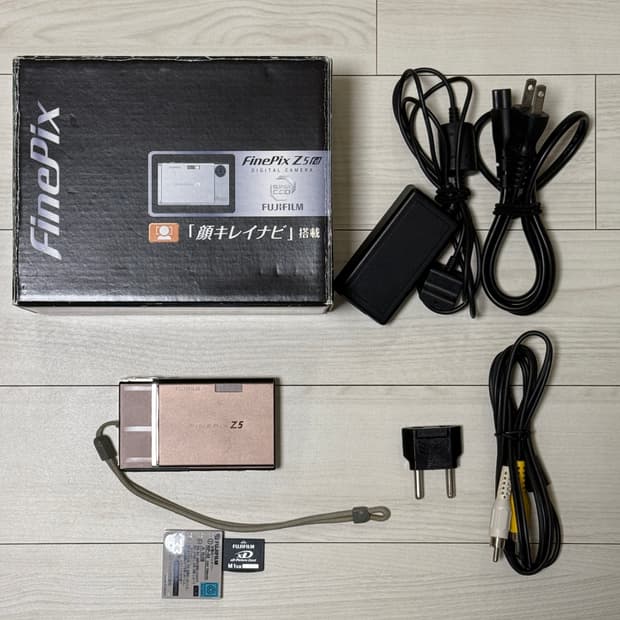 뉴진스 민지님) 후지필름 파인픽스 z5 빈티지 디카 디지털카메라 초코🤎