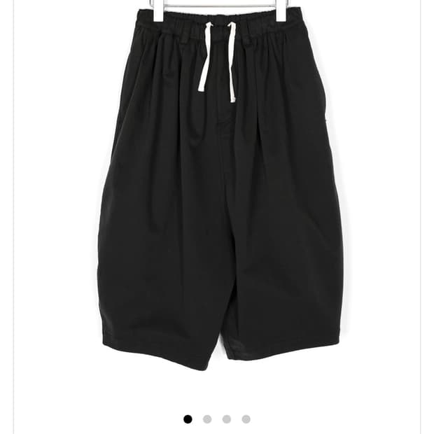 큐레이티드 퍼레이드 AIR SHORTS BLACK 44사이즈