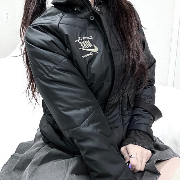 나이키 자수로고 블랙 누빔자켓