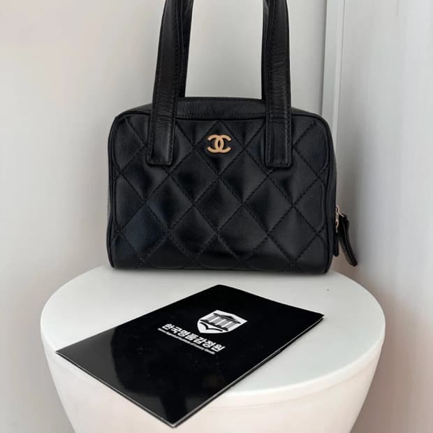 샤넬 8번대 빈티지 블랙 퀼팅 토드백