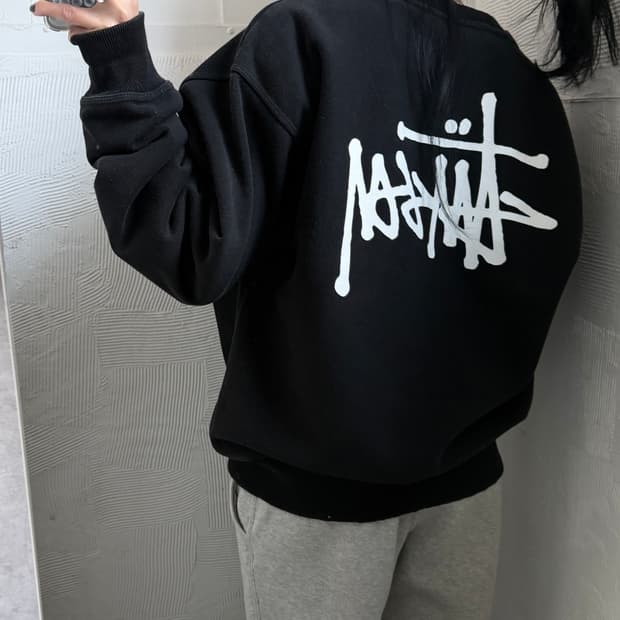 Stussy 스투시 블랙컬러 빅스탁로고 맨투맨