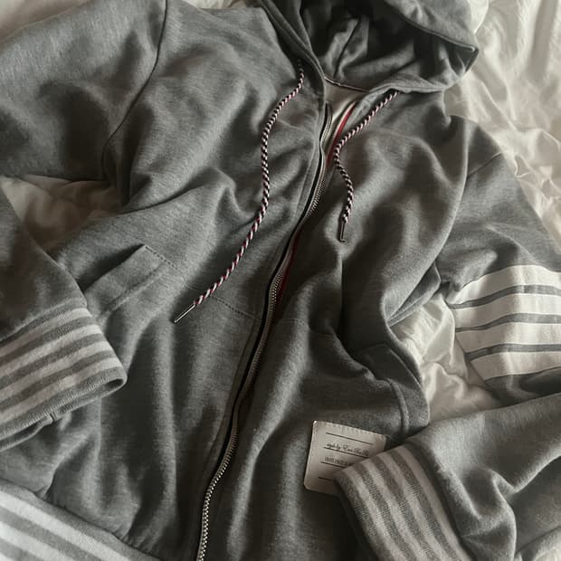 톰브라운 후드집업