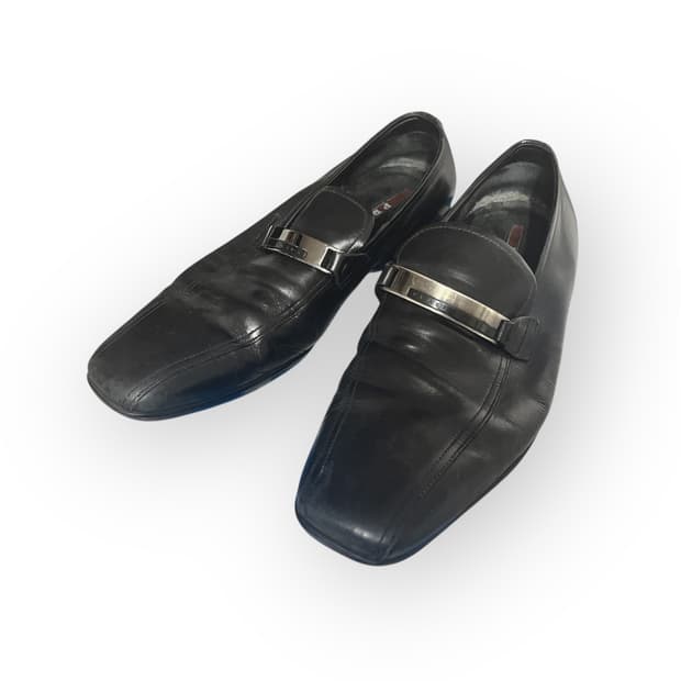 [275] 프라다 스포츠 실버 탭 로퍼