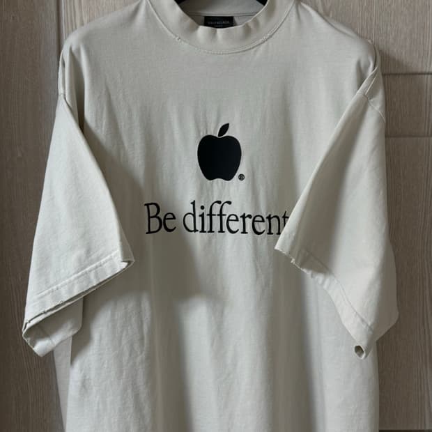 발렌시아가 애플로고 데미지 티셔츠 3 (새상품급)