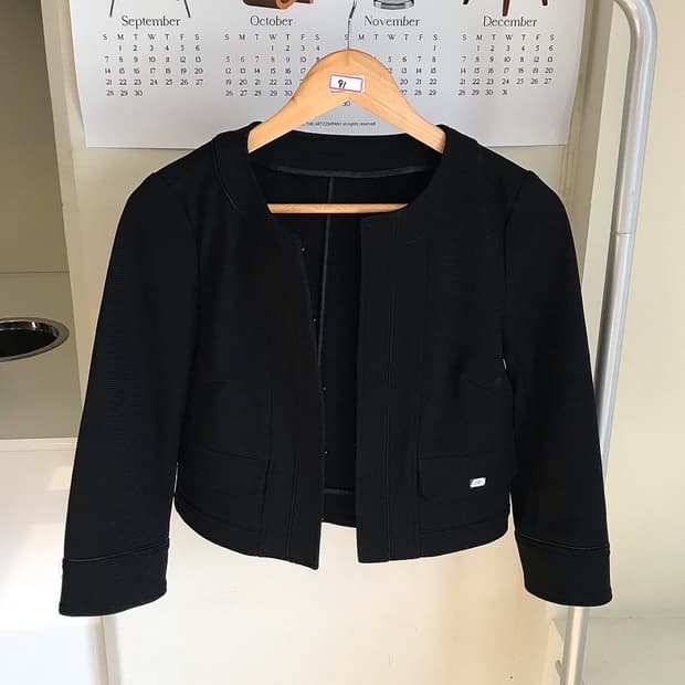 꾸레쥬 은장 라운드 크롭 트위드 자켓