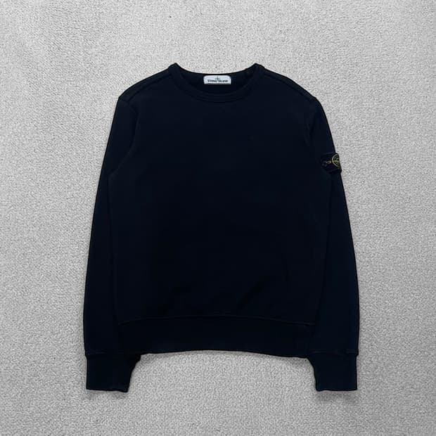 스톤아일랜드 와펜 패치 크루넥 맨투맨 블랙
