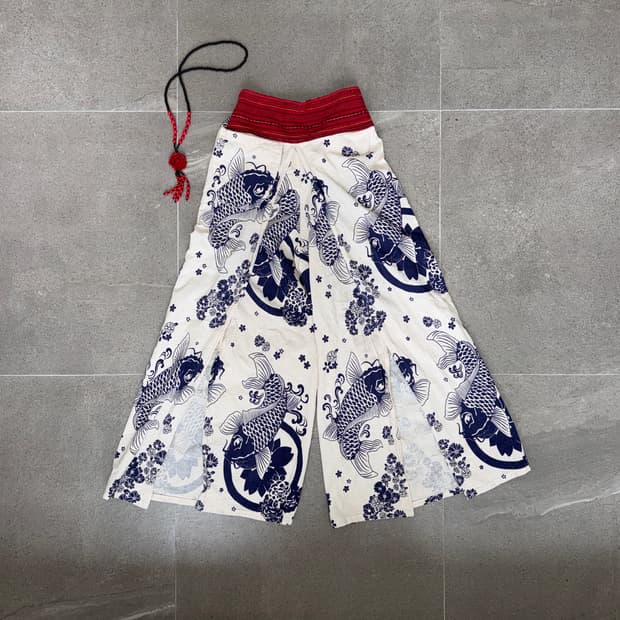 Ivory navy oriental graphic slit wide pt
