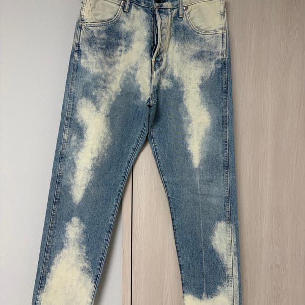 톰 포드 블리치드 워시드 테이퍼드 핏 데님 청바지 32