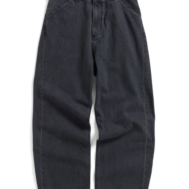해칭룸 와이드 커브드진 Curve Jeans Washed Black