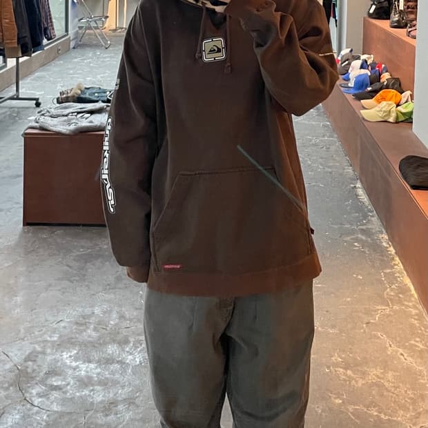퀵실버 브라운 후드티 H878