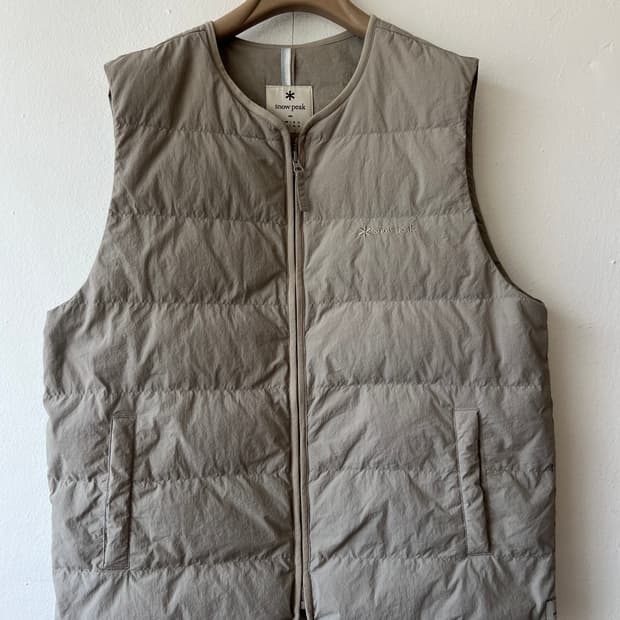 스노우피크 남성 카키베이지 캠핑룩다운조끼 