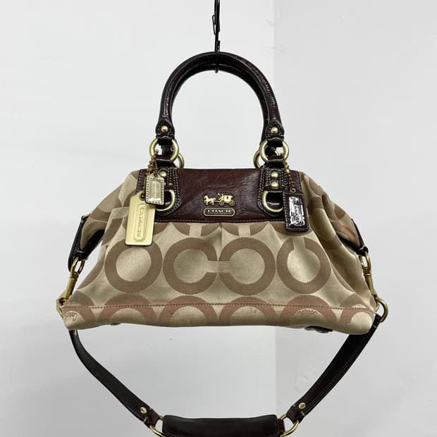 코치 시그니처 자카드 키링 숄더백