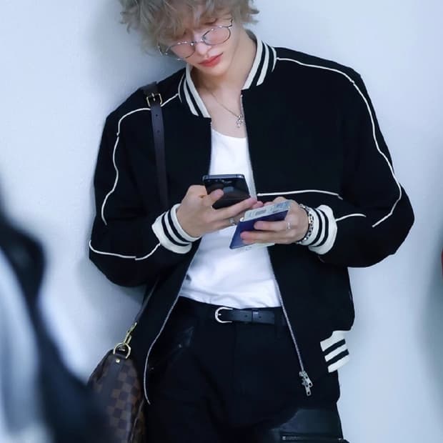 에모스탠스클럽 레더 패치 플레어진 V2