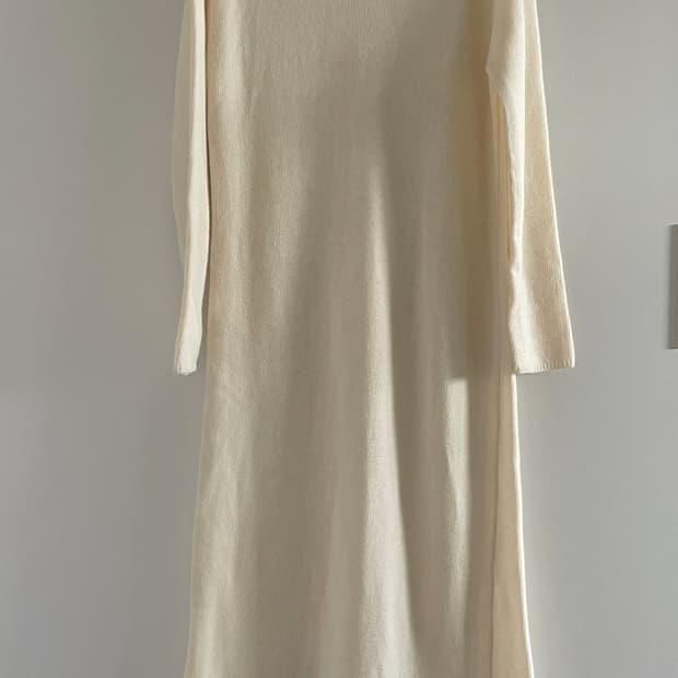 아이보리 브이넥 원피스