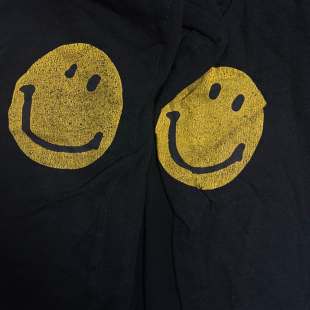 캐피탈 스마일 롱슬리브