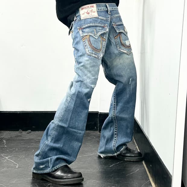 트루릴리전 월드투어 부츠컷 데님 팬츠