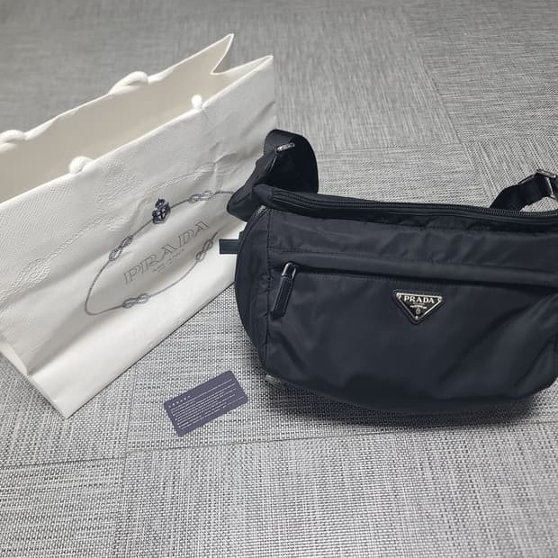 프라다 바이커백 미디움 2vh994 크로스백 숄더백