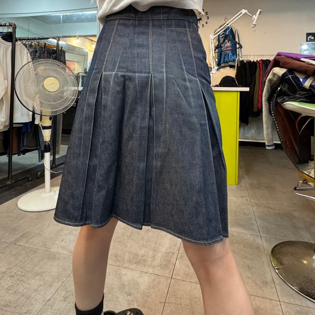 Levi’s 미디스커트 25