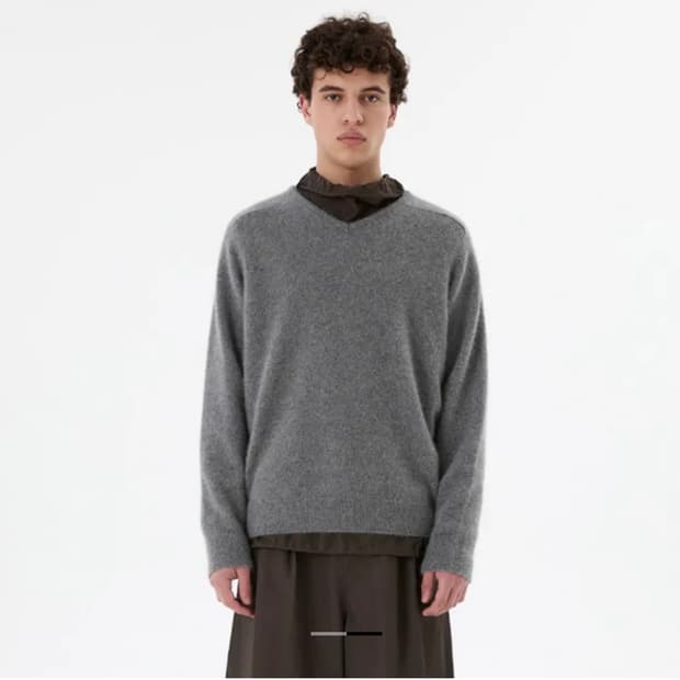 아모멘토 25FW 라쿤 브이넥 니트 M