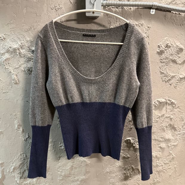 시슬리 SISLEY 투톤 브이넥 니트 그레이/네이비 S