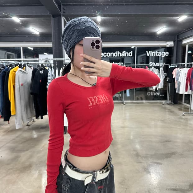디젤 22ss 레드 크롭 슬림핏 긴팔티셔츠