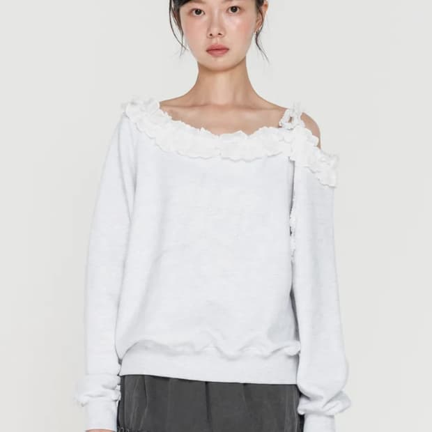 하이스쿨디스코 원숄더 프릴 맨투맨