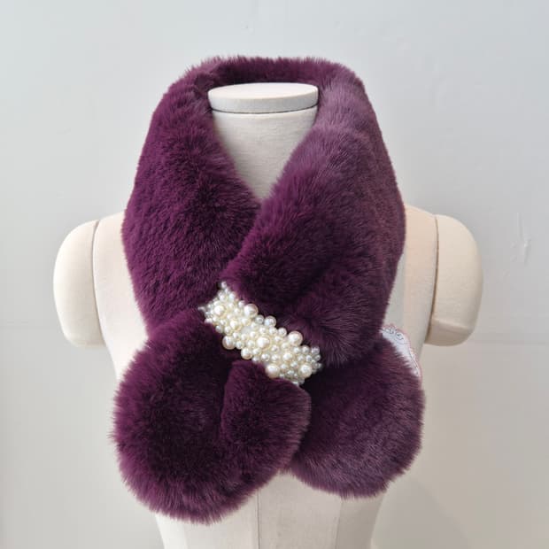 페이크퍼 퍼플 진주장식 넥워머