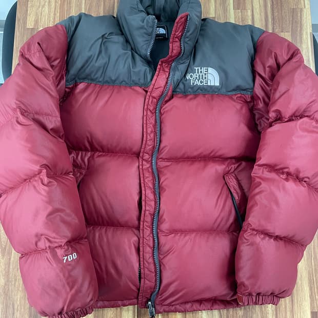 노스페이스 눕시 700 패딩