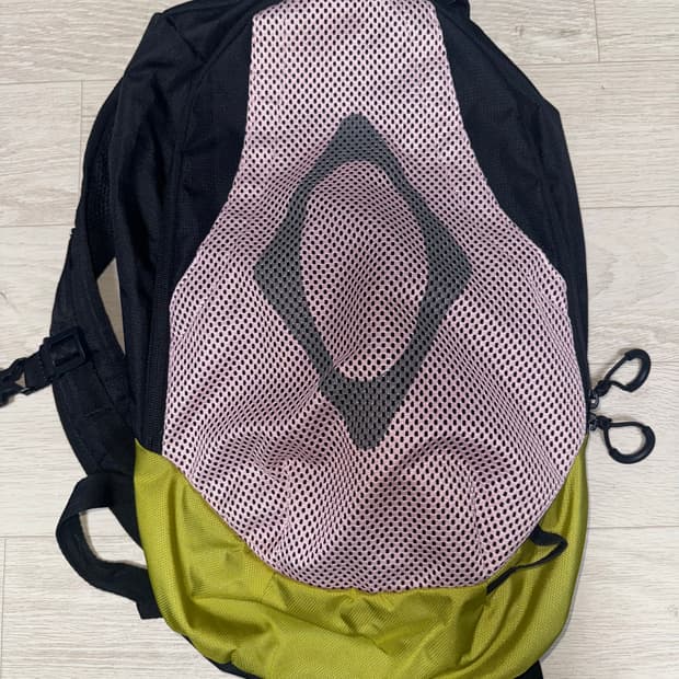 미스치프 롬버스 메쉬 백팩 핑크 블랙 거의 새상품