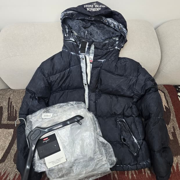 슈프림 스톤아일랜드 페인팅 크링클 다운 패딩 L사이즈