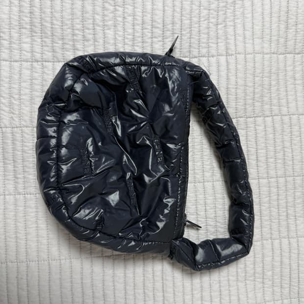 다이닛 패딩백 네이비