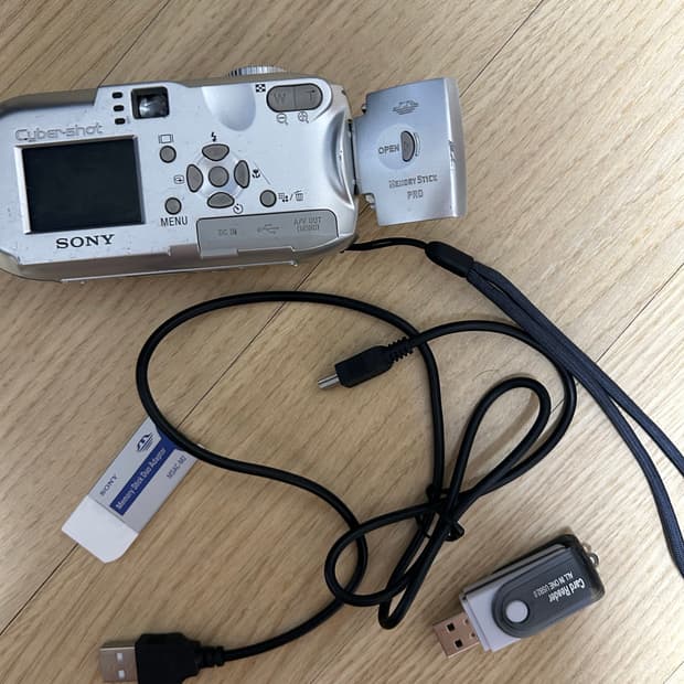 sony cybershot 소니 사이버샷 dsc-p73 빈티지카메라