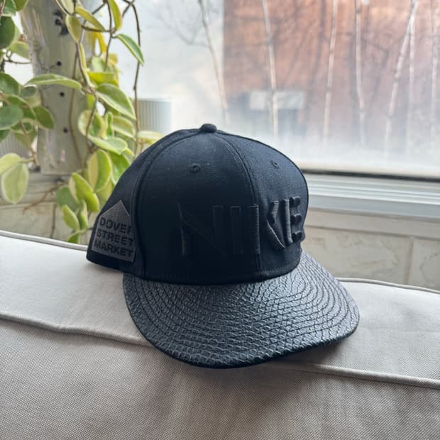 나이키 도버스트리트마켓 스냅백
