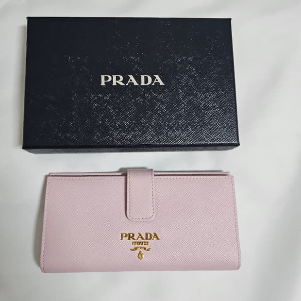 프라다 장지갑팝니다~