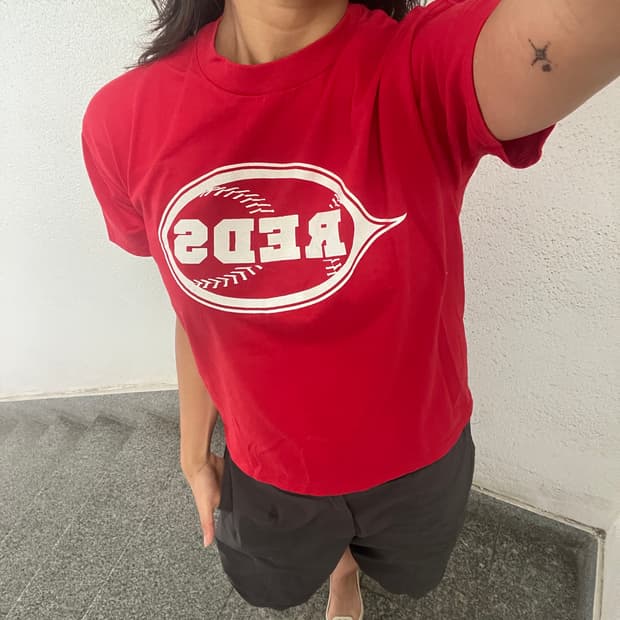 90s Hanes “Reds” Baseball Graphic T-Shir