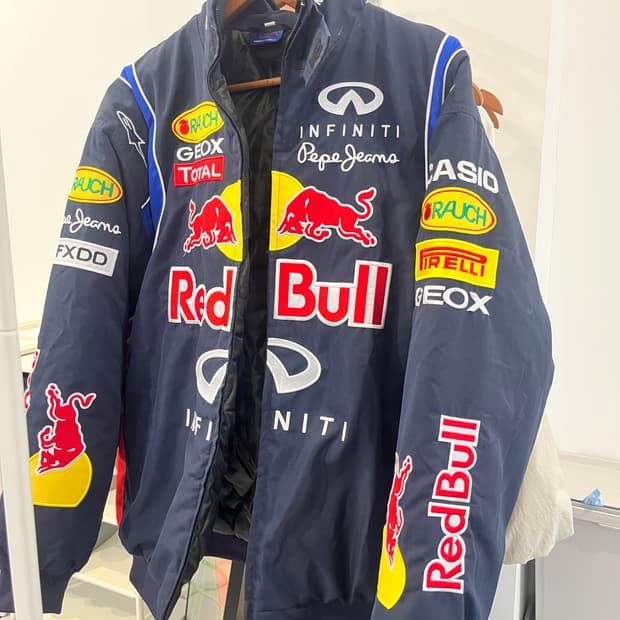 레드불 레이싱 자켓, 새제품