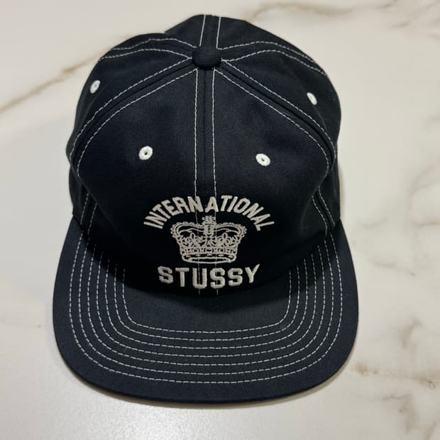 STUSSY 인터내셔널 크라운 캡 (블랙)