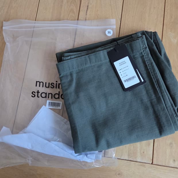 새상품 31 무탠다드 백사틴 오피서 팬츠 카키 무신사180