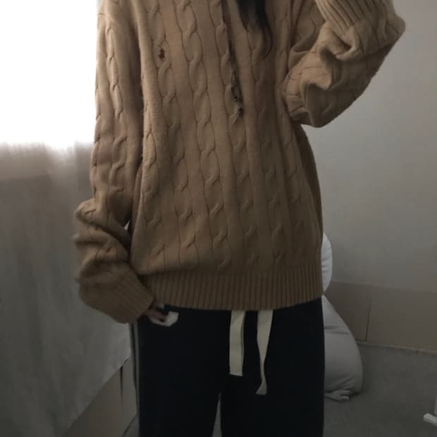 폴로 베이지브라운 케이블 니트