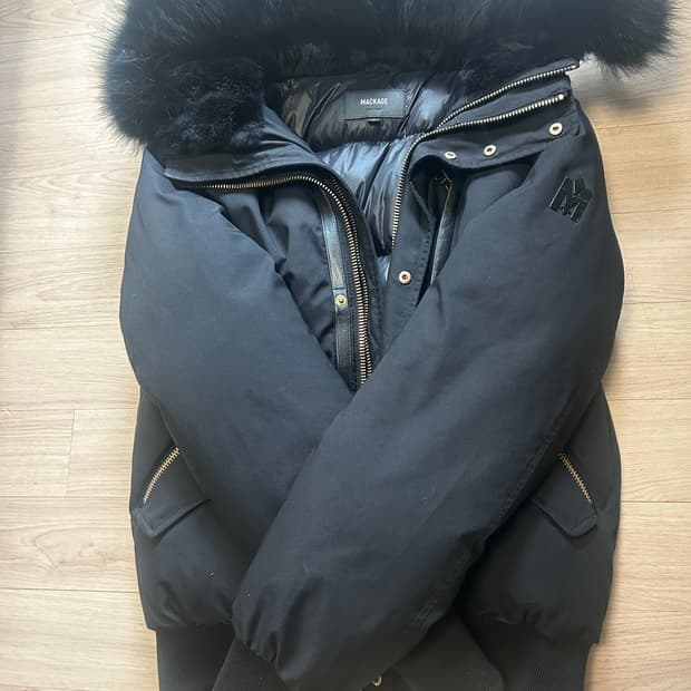 맥케이지 딕슨 금장 블랙퍼 36사이즈 숏패딩