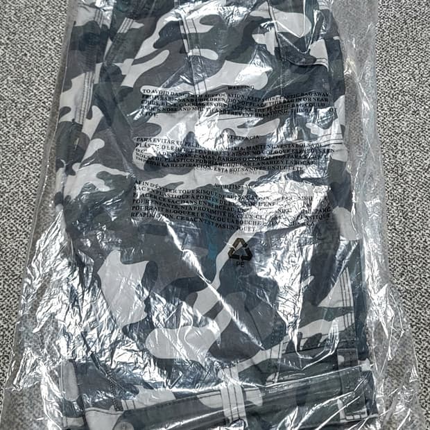 칼하트 카모 카고 반바지 32 -34 (새상품)