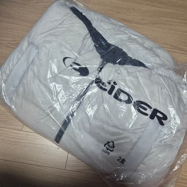 정품 새상품 아이더 이글루 패딩 라이트그레이 XL