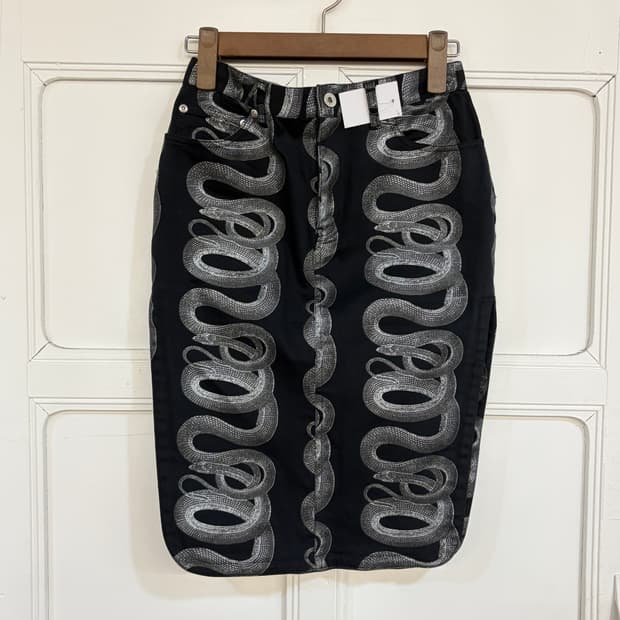 착샷O)) 히스테릭 글래머 스네이크 패턴 스커트