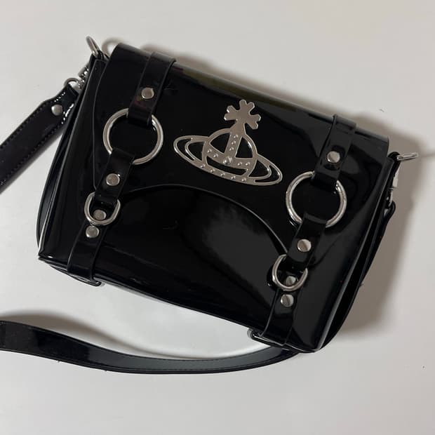 비비안웨스트우드 에나멜 킴사첼백