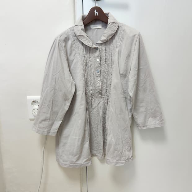 꽃펀칭 카라 블라우스