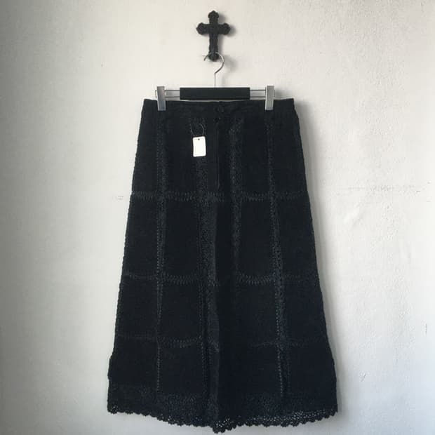 Suede patch pattern skirt