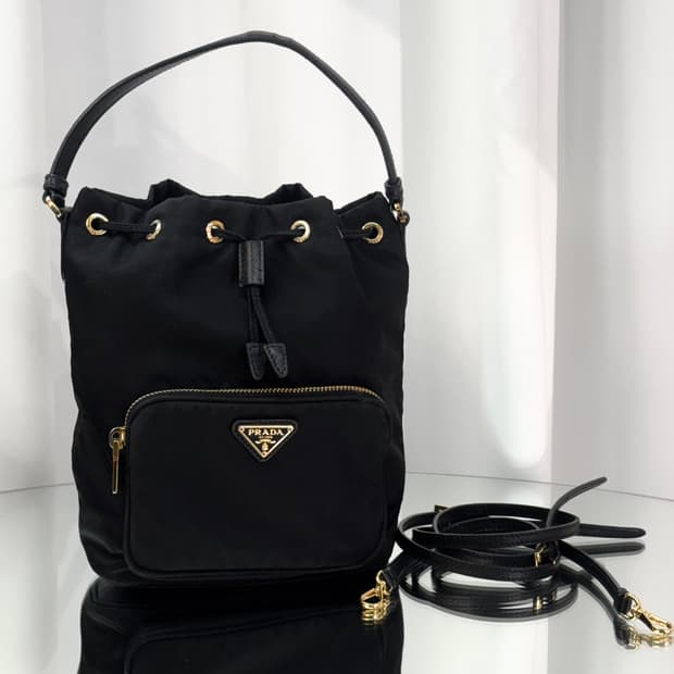 [정품] 프라다 삼각로고 리나일론 듀엣 버킷백 불략 골드