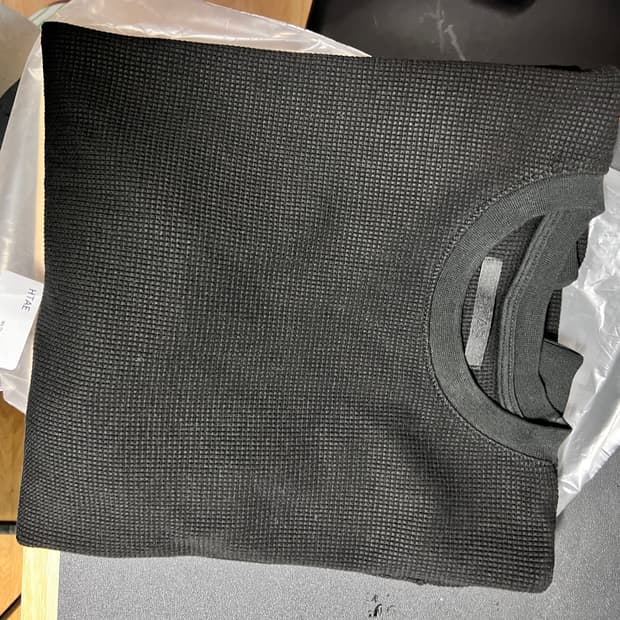 Htae 90s thermal soft shirts 2사이즈 판매합니다.